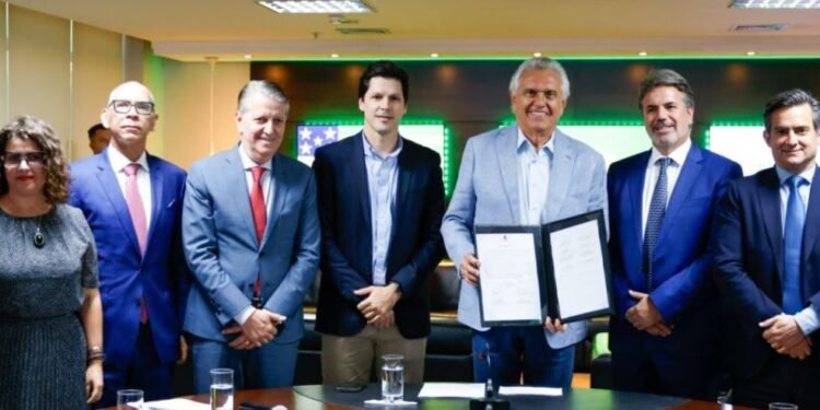 Aclara  firma acordo  com Goiás para investir R$ 2,8 bilhões  e gerar 5,7 mil empregos no estado