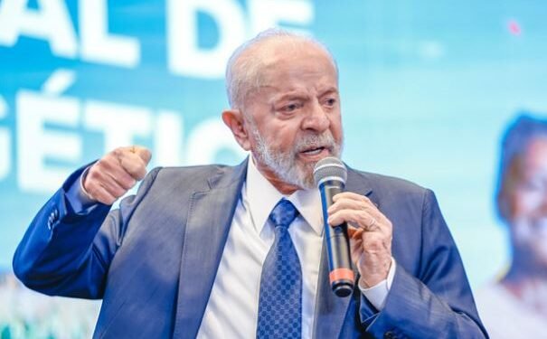 Atual política de mineração está superada, diz Lula