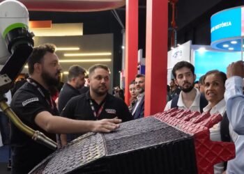 Lincoln Electric apresenta linha de robôs colaborativos para mineração