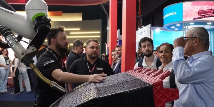 Lincoln Electric apresenta linha de robôs colaborativos para mineração