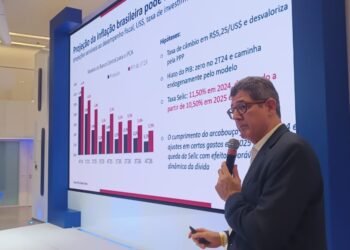 PIB brasileiro pode crescer a uma taxa de 2,5% nos próximos impulsionado pelos setores de mineração, infraestrutura e energia, avalia Joaquim Levy