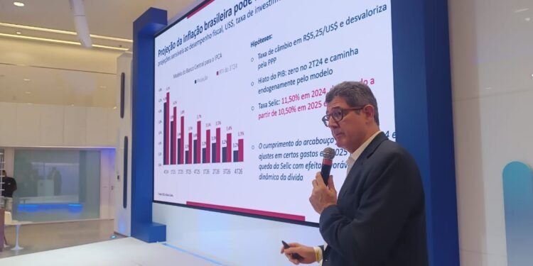 PIB brasileiro pode crescer a uma taxa de 2,5% nos próximos impulsionado pelos setores de mineração, infraestrutura e energia, avalia Joaquim Levy