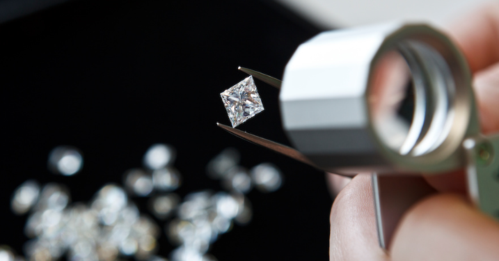 Relatório aponta mudanças para Mineradores de diamantes frente aos preços baixos.