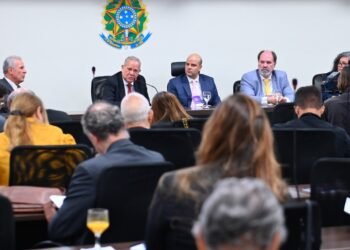Brasil enfrenta o desafio de superar gargalos regulatórios para atrair investidores e destravar o potencial nuclear
