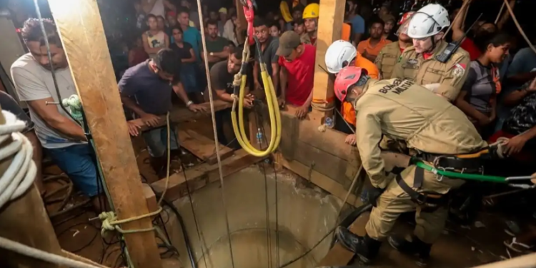 Garimpeiros são resgatados de mina ilegal que desabou em Canaã
