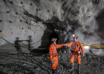 AngloGold Ashanti apresenta crescimento na produção e avanços operacionais em 2024