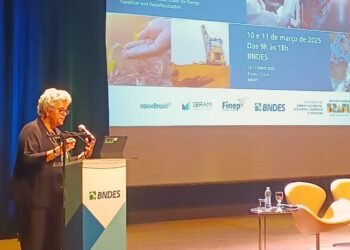 Isabella Teixeira defende debate sobre logística e infraestrutura para desenvolver o setor de mineração no país