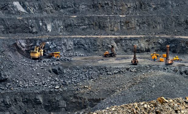 Minério de Ferro Recua em Meio a Tensões Comerciais Entre China e EUA