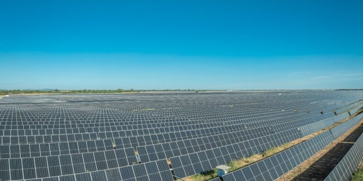 Minasligas e Auren firmam parceria para autoprodução de energia solar