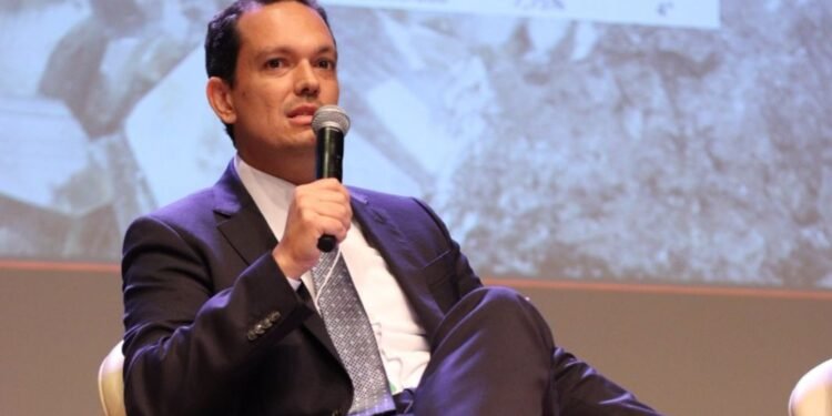 Saback deixa governo para assumir comando da Paranapanema