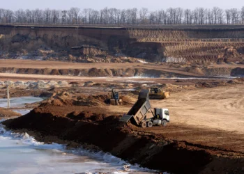 EUA e Ucrânia assinam acordo para minerais críticos