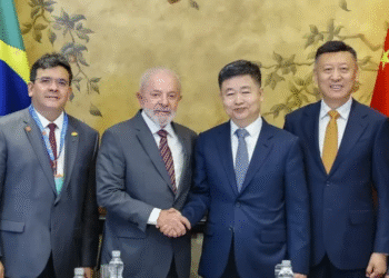 China projeta investir R$ 27 bilhões no Brasil em setores estratégicos