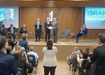 Raul Jungmann recebe título de Doutor Honoris Causa em cerimônia prestigiada por ministros do STF