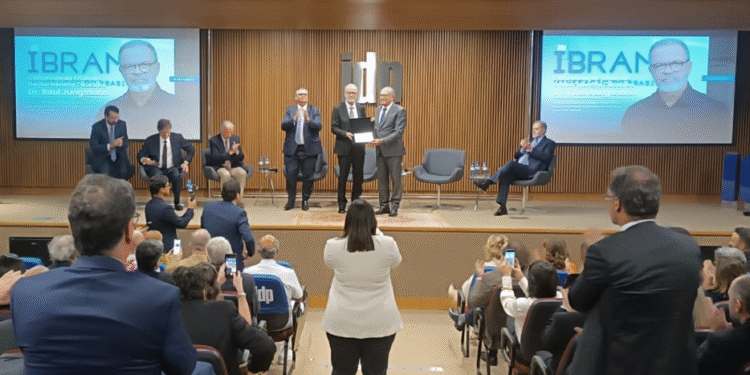 Raul Jungmann recebe título de Doutor Honoris Causa em cerimônia prestigiada por ministros do STF