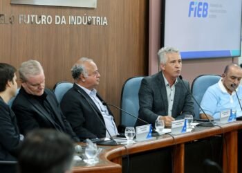 Investimento de R$ 1,8 bilhão: Bahia receberá primeira fábrica de vidro solar fora da China