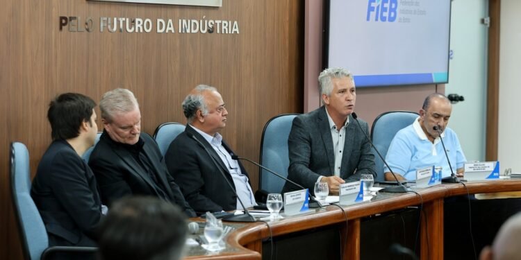 Investimento de R$ 1,8 bilhão: Bahia receberá primeira fábrica de vidro solar fora da China