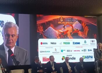 Caiado cobra política nacional para mineração e exalta protagonismo de Goiás no setor mineral