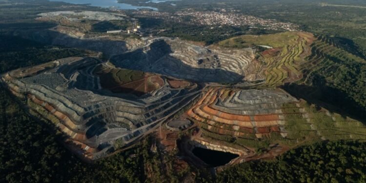 Do amianto às terras raras, cidade de Goiás vive entre passado e futuro da mineração