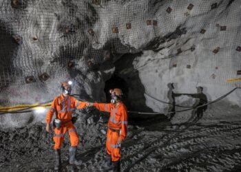 AngloGold Ashanti registra alta de 21% na produção global de ouro no 2º trimestre de 2025