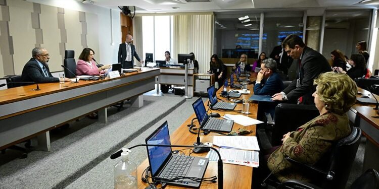 Comissão de Direitos Humanos aprova projeto que regulamenta mineração em terras indígenas