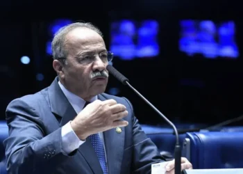 Senador defende uso estratégico da mineração como resposta a barreiras dos EUA