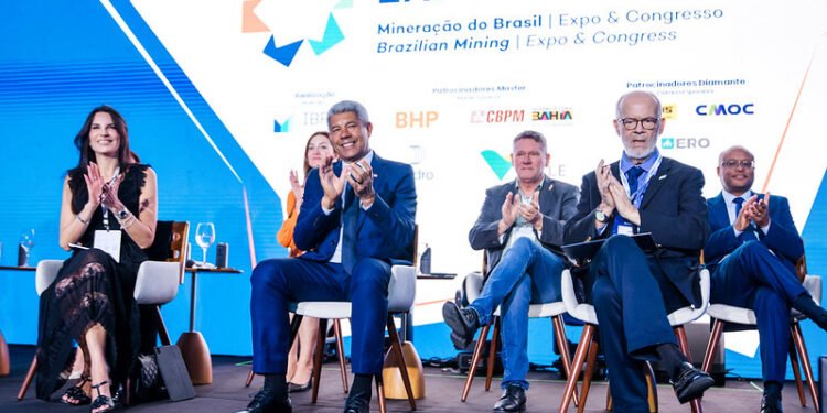 Cerimônia de abertura da EXPOSIBRAM 2025 reúne autoridades e líderes do setor mineral em Salvador