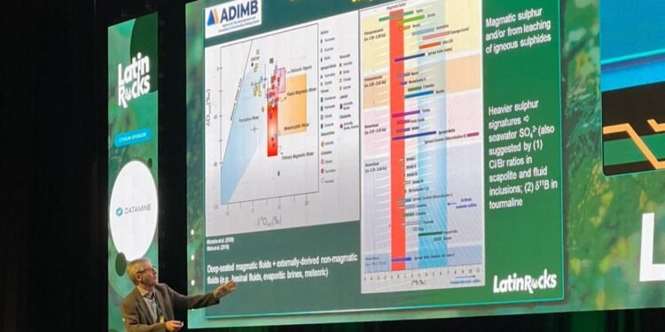 ADIMB destaca potencial geológico da Província Mineral de Carajás durante o Latin Rocks, no Chile
