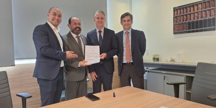 Aclara e UEG firmam cooperação para impulsionar pesquisa em terras raras