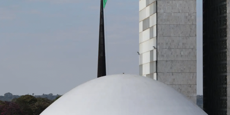 Mineração em terras indígenas volta à pauta do Senado