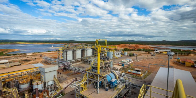 Equinox Gold eleva produção global em 21% e produz 67 mil onças de ouro no Brasil