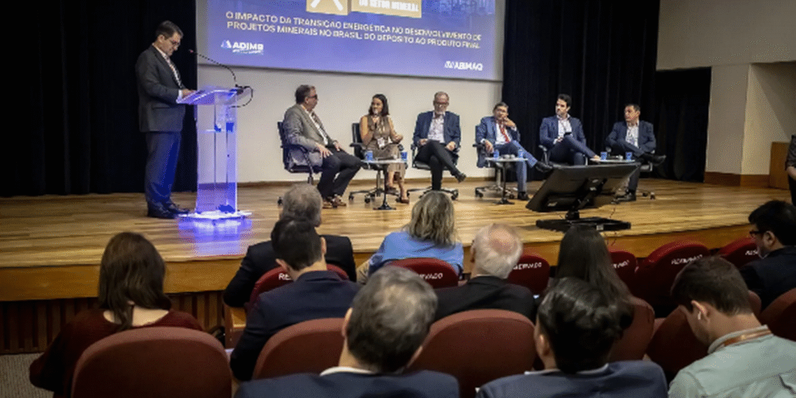 ADIMB PROMOVE ENCONTRO DE EXECUTIVOS DO SETOR MINERAL EM BRASÍLIA