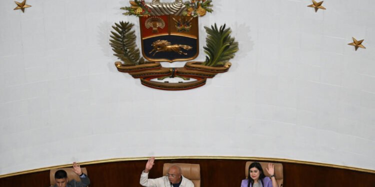 Parlamento da Venezuela aprova em primeira votação lei que abre mineração a capital estrangeiro