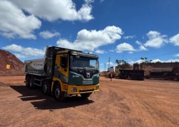 Rumo à descarbonização: Cedro inicia testes com caminhão 100% elétrico
