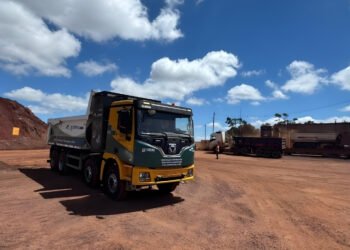 Rumo à descarbonização: Cedro inicia testes com caminhão 100% elétrico