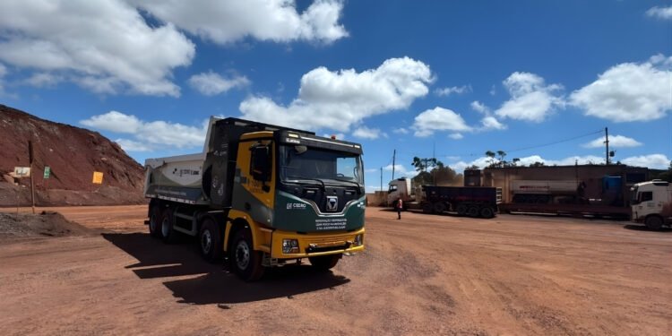 Rumo à descarbonização: Cedro inicia testes com caminhão 100% elétrico