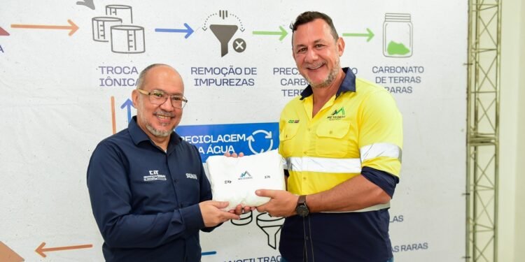 Laboratório brasileiro inicia testes para produzir ímãs com terras raras extraídas de Minas Gerais