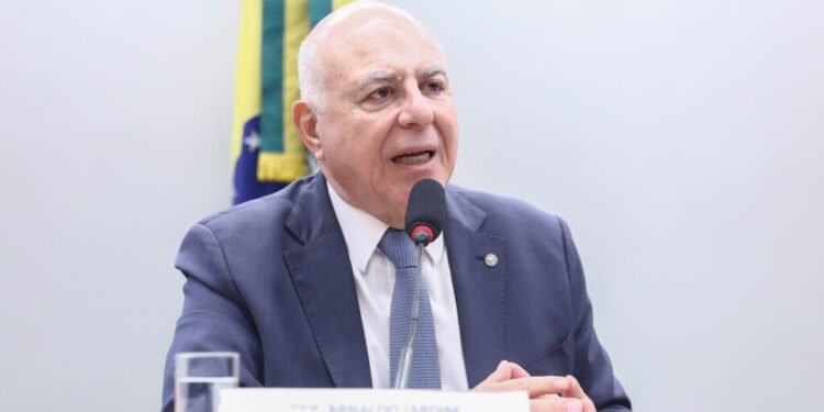 Após pedido do governo, relator Arnaldo Jardim adia parecer sobre minerais críticos para o dia 21