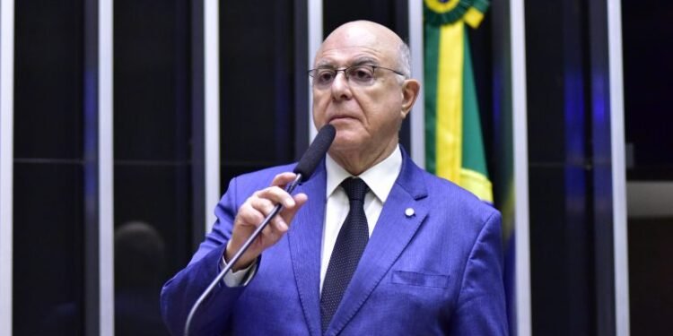 Brasil não terá estatal de minerais críticos nem limitará exportações, afirma relator