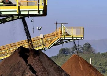 Usiminas lucra R$ 896 milhões no 1º trimestre e registra alta de 166% em um ano