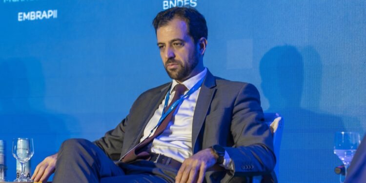 BNDES destaca R$ 68 bilhões em linhas de apoio para cadeia de minerais críticos