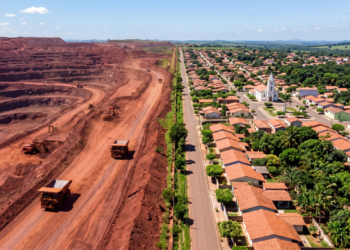 O Conflito de Esferas na Mineração: Servidão Mineral frente às Diretrizes de Uso do Solo