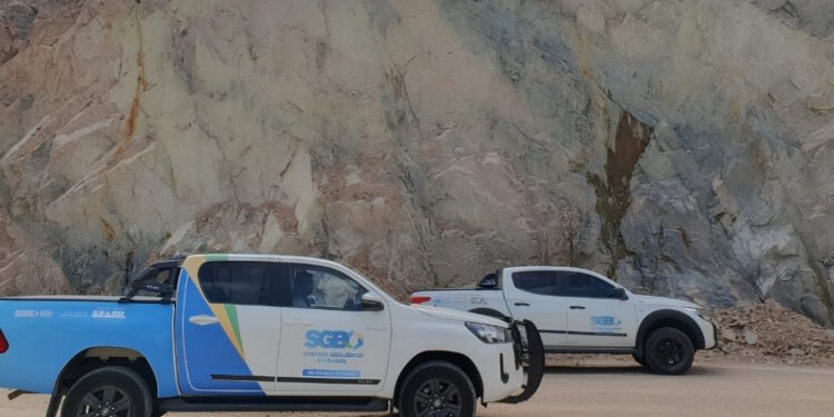 SGB conclui etapa de campo de projeto que atualiza geologia do sudeste do Paraná