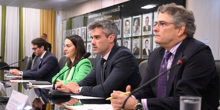 Brasil e UE avançam em parceria para desenvolver cadeia de minerais críticos