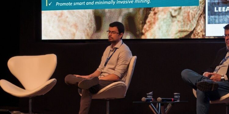 Mineralogia quantitativa amplia previsibilidade da geometalurgia em fosfato