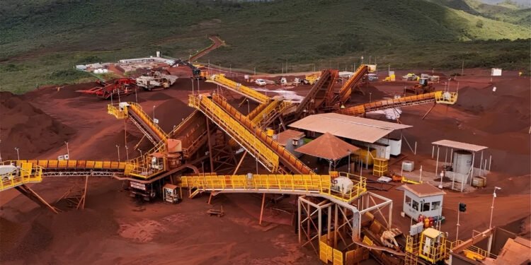 Cedro implanta sistema avançado de transporte de minério de ferro para substituir trânsito de carretas em Mariana
