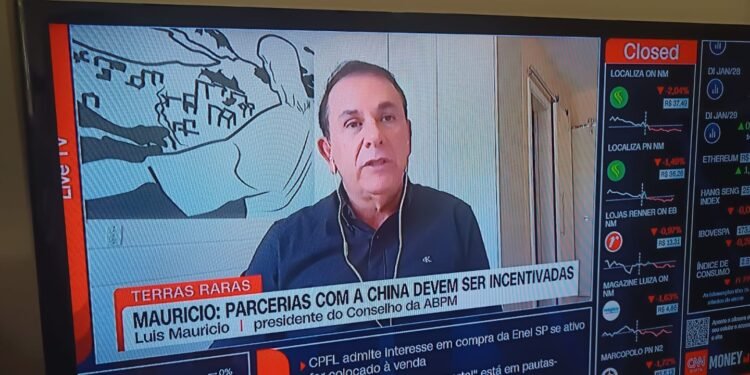 Cooperação internacional é o caminho para fortalecer a cadeia de minerais críticos no Brasil, afirma ABPM