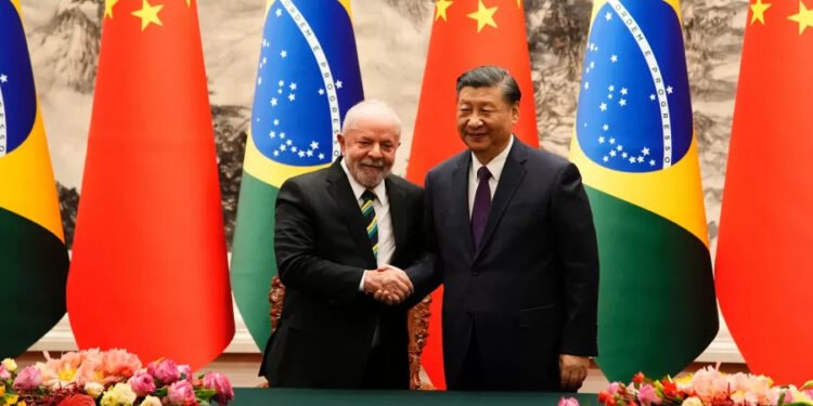 Brasil e China discutem cooperação para beneficiamento de minerais críticos