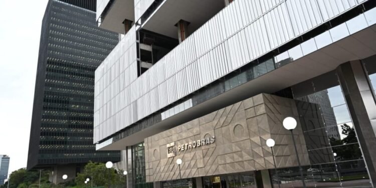 Lucro da Petrobras alcança R$ 52,4 bilhões com alta do petróleo durante conflito no Oriente Médio