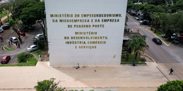 MDIC vai assumir comando do conselho de minerais críticos