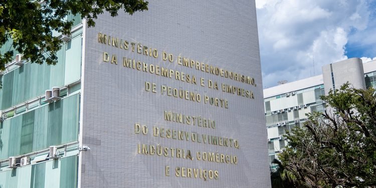 Governo cria subsecretarias para estruturar conselho de minerais críticos